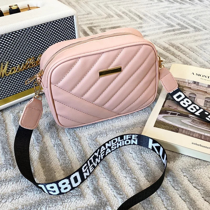 LuxeStitch™ Quilted Crossbody Charm – Compact & Chic Everyday Bag
