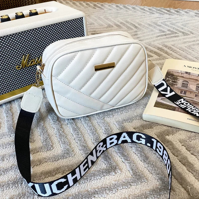 LuxeStitch™ Quilted Crossbody Charm – Compact & Chic Everyday Bag